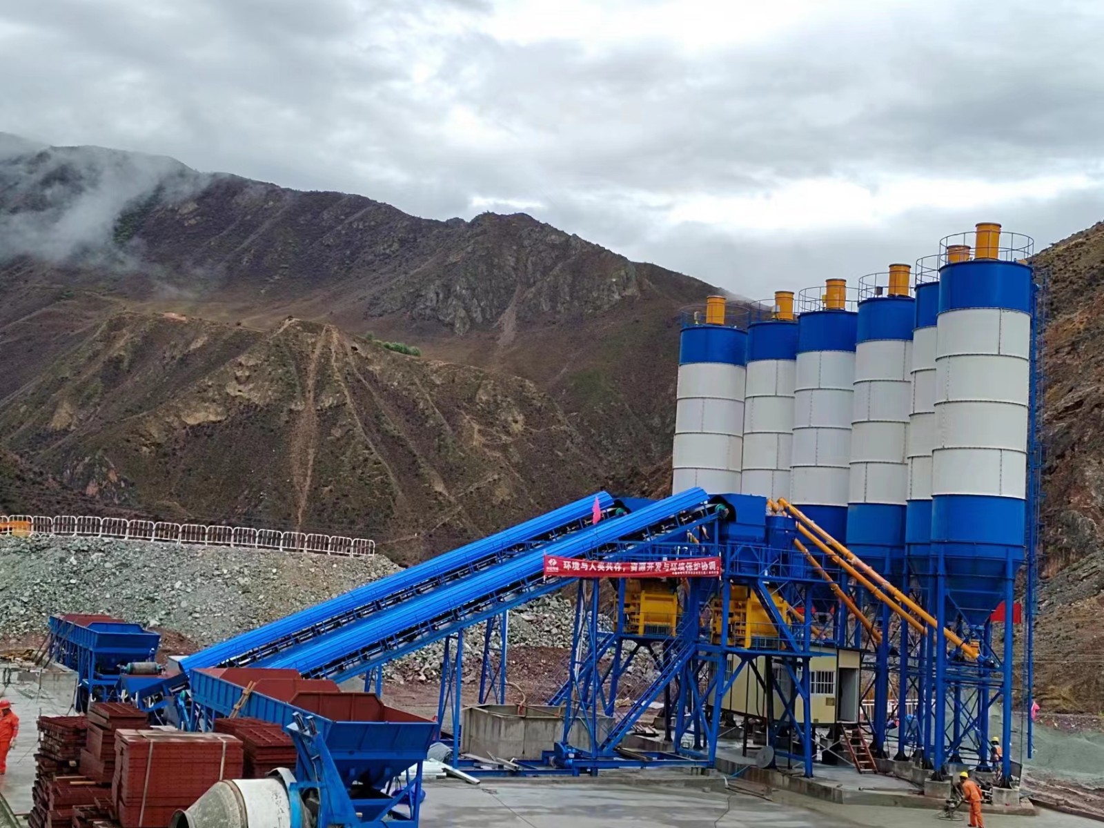 YHM90型免基础混凝土工程站