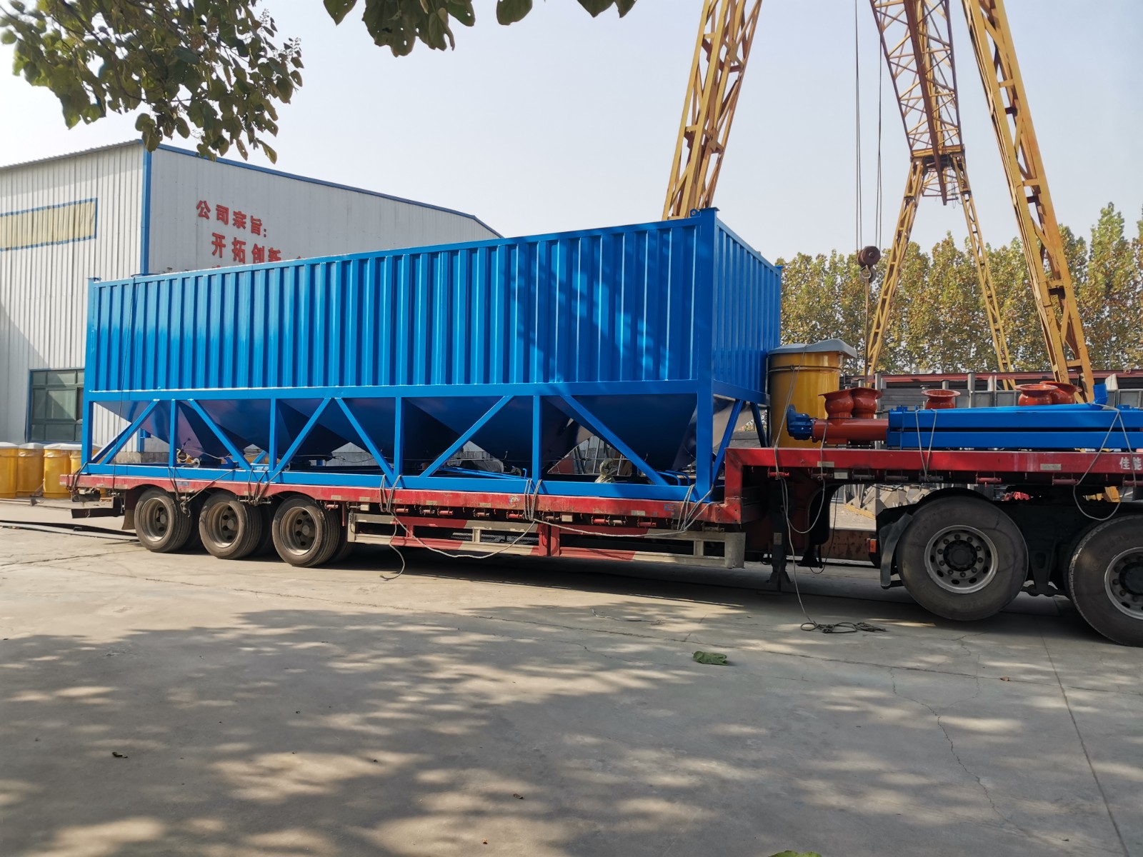 80吨卧式水泥仓装车完成发往广州